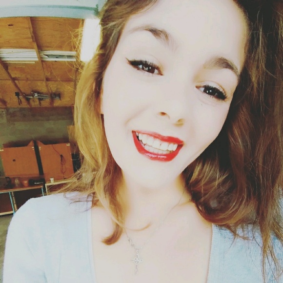 Profile Picture of Lauren Mcguffey (@laurenamcguffey) on Poshmark