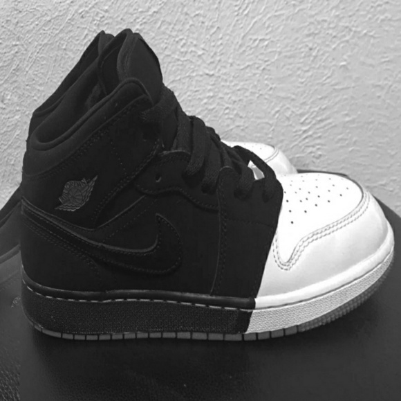 Profile Picture of David Farias (@chacho210) on Poshmark