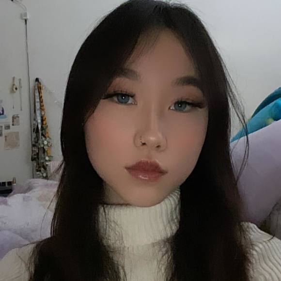 Profile Picture of Lana Chung (@luanoaichung) on Poshmark