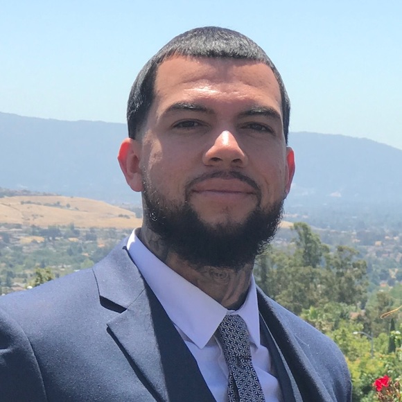 Profile Picture of Alex Arriaga (@flyfund) on Poshmark