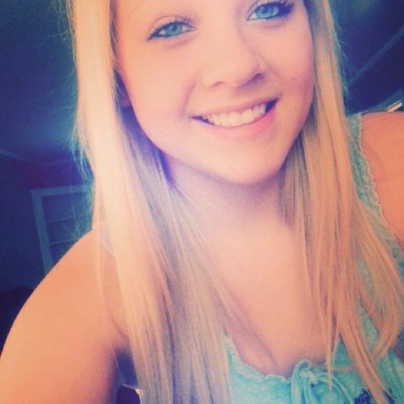 Profile Picture of Haley Walker (@haleydwalker) on Poshmark