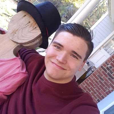 Profile Picture of Guy Atchley (@Guy_Henry01) on Twitter