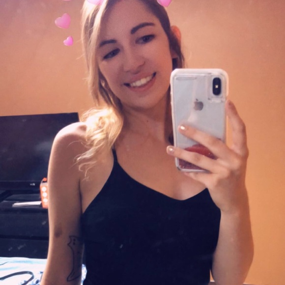 Profile Picture of Andreia Marques-alves (@ittybittymissy) on Poshmark