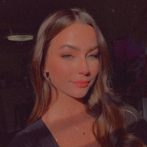 Profile Picture of Amanda Ziolkowski (@arziolkowski) on Poshmark