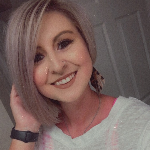 Profile Picture of Shae Danielle (@shae_danielle) on Poshmark