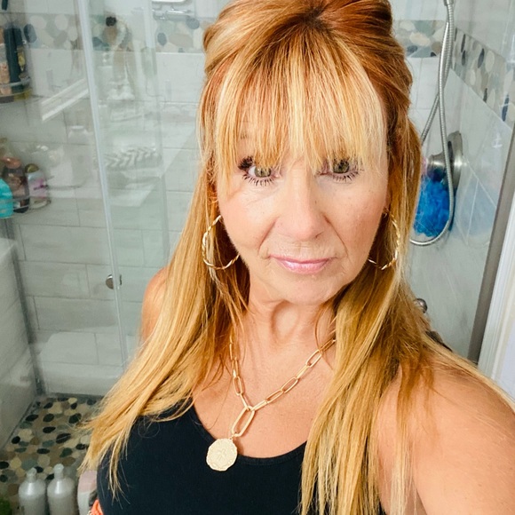 Profile Picture of Denise Thorburn (@denisethorburn) on Poshmark