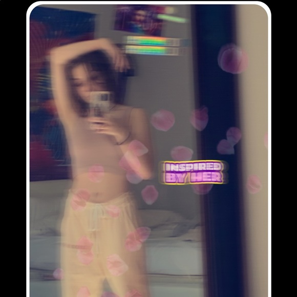 Profile Picture of Savannah Perkins (@111savannah) on Poshmark