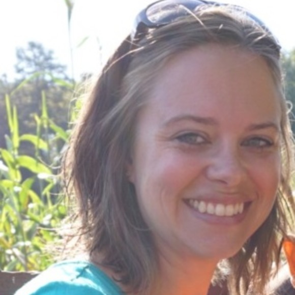 Profile Picture of Robin Gajdos (@robingajdos) on Poshmark