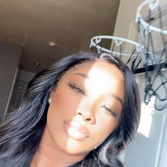Profile Picture of Tatiana Atwell (@tatianaatwell) on Poshmark