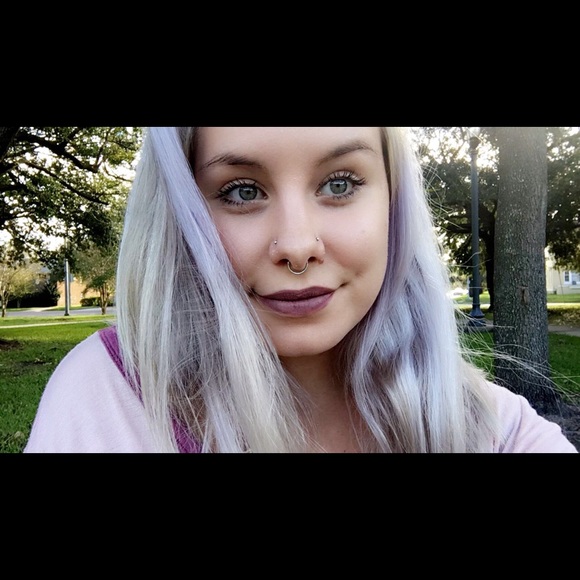 Profile Picture of Charly Opperman (@charlyo) on Poshmark