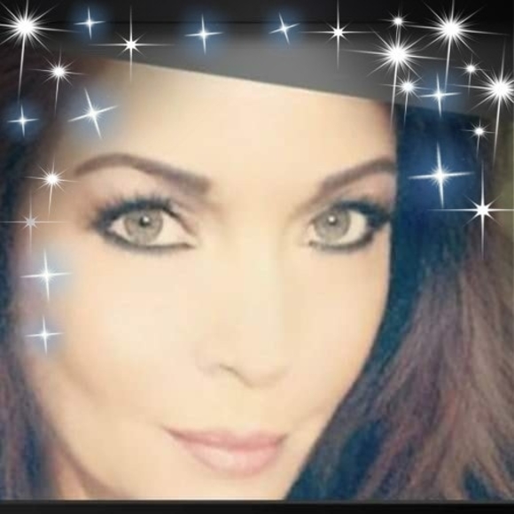 Profile Picture of Caralee Tolley (@caraleejean) on Poshmark