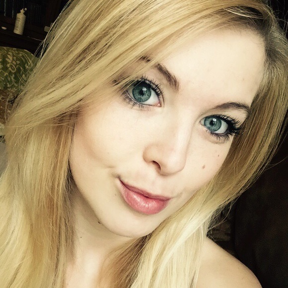 Profile Picture of Charissa Mitchekk (@risnichole) on Poshmark