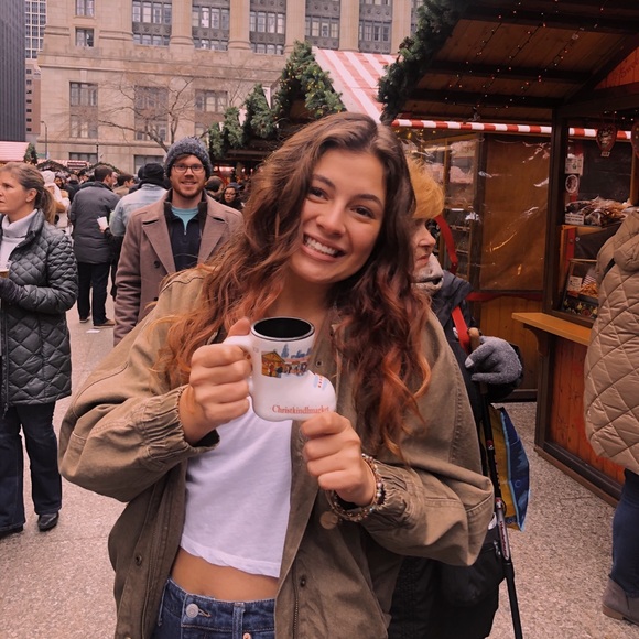 Profile Picture of Grace Castro (@grace_ec) on Poshmark