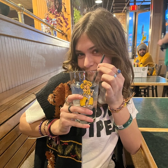 Alexa Hudson - Poshmark Profile Picture of Alexa Hudson (@lexxx5645) on Poshmark