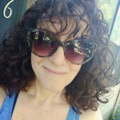 Profile Picture of Wendy With A Wry (@wendiwendy) on Twitter