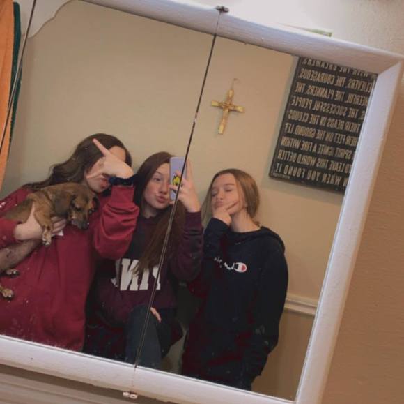 Profile Picture of Mya Molchanoff (@mya_molchanoff) on Poshmark