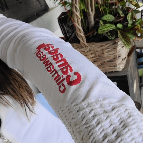 Profile Picture of Rebecca Boal (@rubberize) on Poshmark