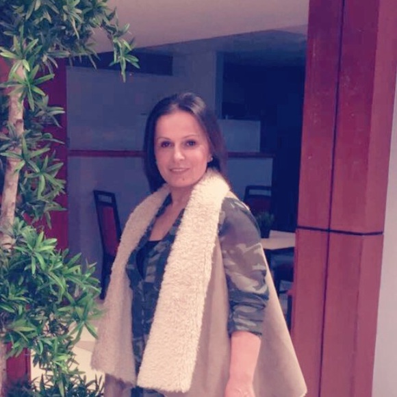 Profile Picture of Shpresa Mehovic (@mehaj3) on Poshmark