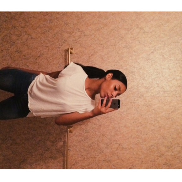 Profile Picture of Kourtney Dozier (@kourtneygarci) on Poshmark