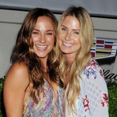 Profile Picture of BrianaVanessa Evigan (@EviganSisters) on Twitter