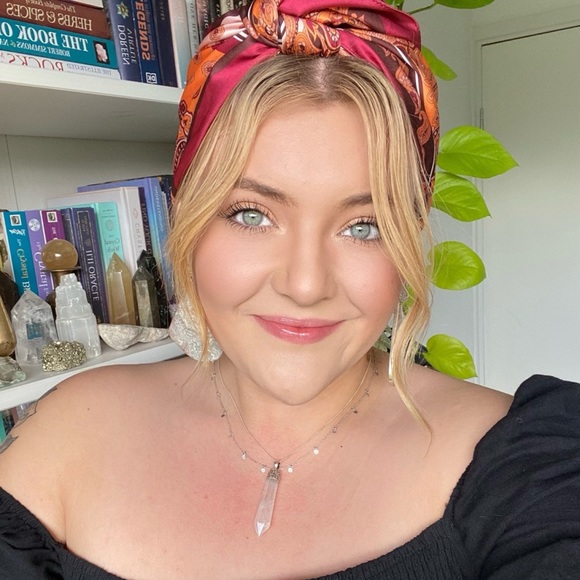 Profile Picture of Emily Mesecke (@emilymesecke) on Poshmark