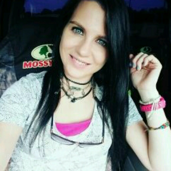 Profile Picture of Kayla Raughton (@kaykaymarie8789) on Poshmark