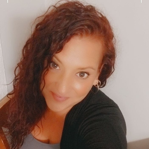 Profile Picture of Tracy Appolonia (@tappolonia) on Poshmark