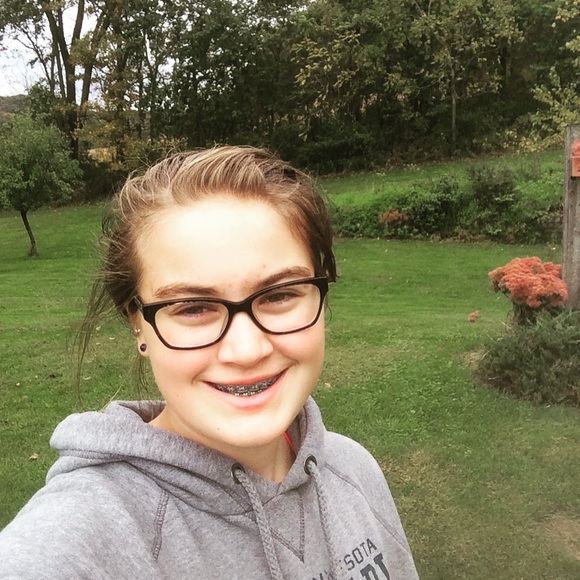 Profile Picture of Laura Wilkins (@laura469) on Poshmark