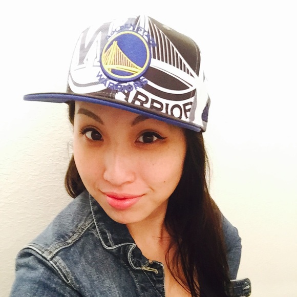 Profile Picture of Amy Trinh (@akoperry) on Poshmark