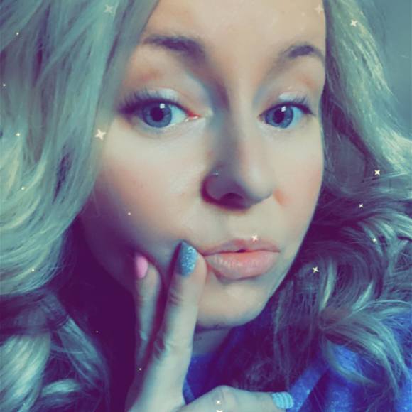 Profile Picture of Leann Huston (@leannhuston) on Poshmark