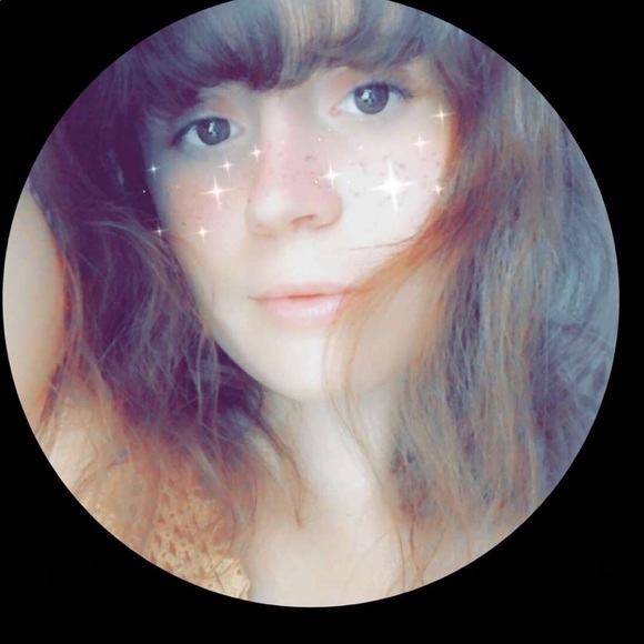 Profile Picture of Katelyn Engler (@katelynengler) on Poshmark