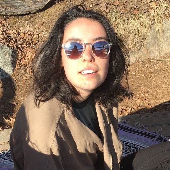 Profile Picture of Olivia Moeller (@tufftootlebirds) on Poshmark