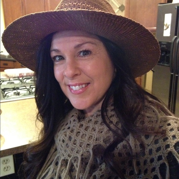 Profile Picture of Mindy Chaisson (@mindychaisson) on Poshmark