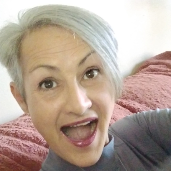Profile Picture of Lee ellen Mozingo (@l_mozingo) on Poshmark