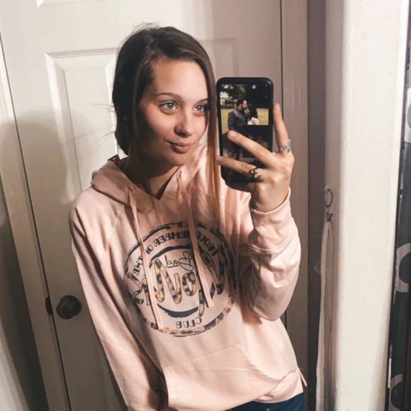 Profile Picture of Tobie Scirto (@tobiescirto) on Poshmark