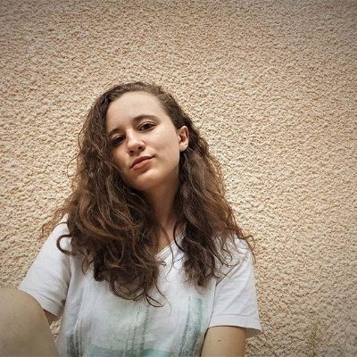 Profile Picture of Joanna Pinto (@LBlingbl) on Twitter