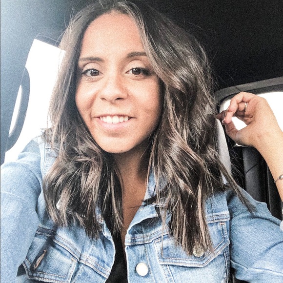 Profile Picture of Stephanie Bonitatibus (@smf9122) on Poshmark