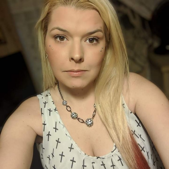 Profile Picture of Laura Keefer (@laurakeefer23) on Poshmark