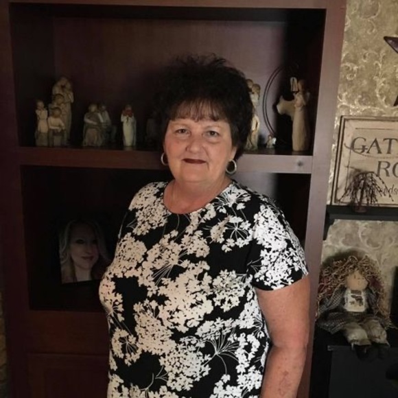 Profile Picture of Loretta Heiston (@redik59) on Poshmark