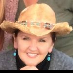 Profile Picture of Mitzi Jones Davoli (@art.isle.mitzi) on Instagram