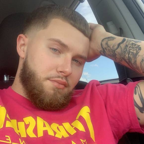 Garritt Bolton - Poshmark Profile Picture of Garritt Bolton (@garrittbolton) on Poshmark