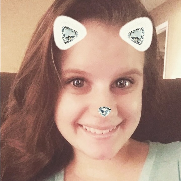 Profile Picture of Miranda Hughett (@mirandyhughy) on Poshmark
