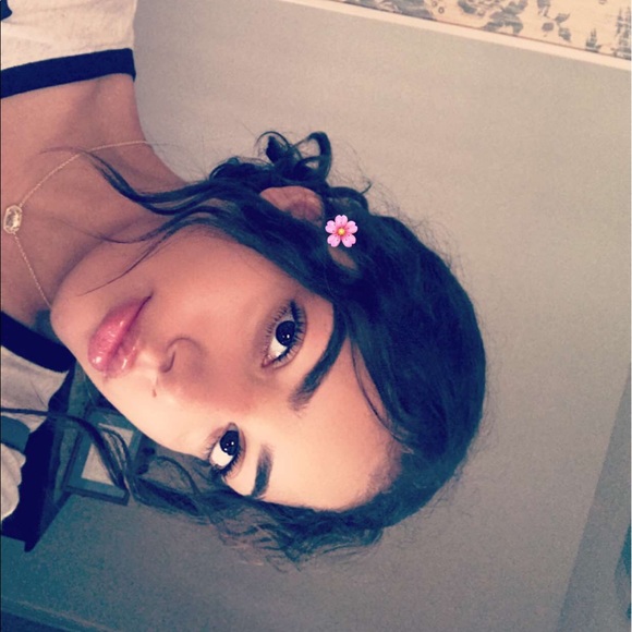 Profile Picture of Athena Edwards (@athenaedwards) on Poshmark