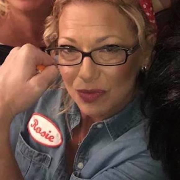 Jennifer Kaiser lomicky - Poshmark Profile Picture of Jennifer Kaiser lomicky (@jennyykk) on Poshmark