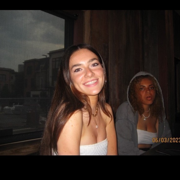 Profile Picture of Julia Timoney (@juliatimoney) on Poshmark