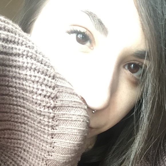 Profile Picture of Brianda Chavez (@cbrianda) on Poshmark