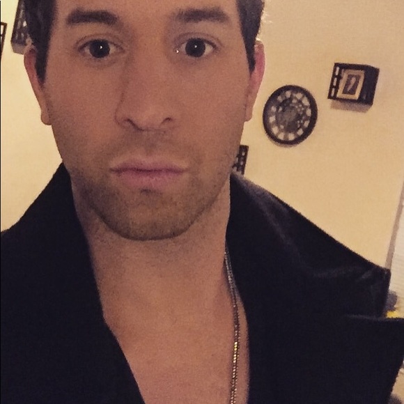 Profile Picture of Daniel Lara (@dslara) on Poshmark