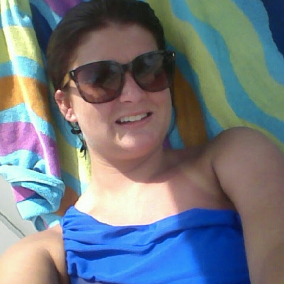 Profile Picture of Christina Gillim (@cgillim112989) on Poshmark