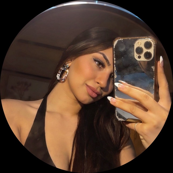 Profile Picture of Danielle Baysari (@dbaysari) on Poshmark