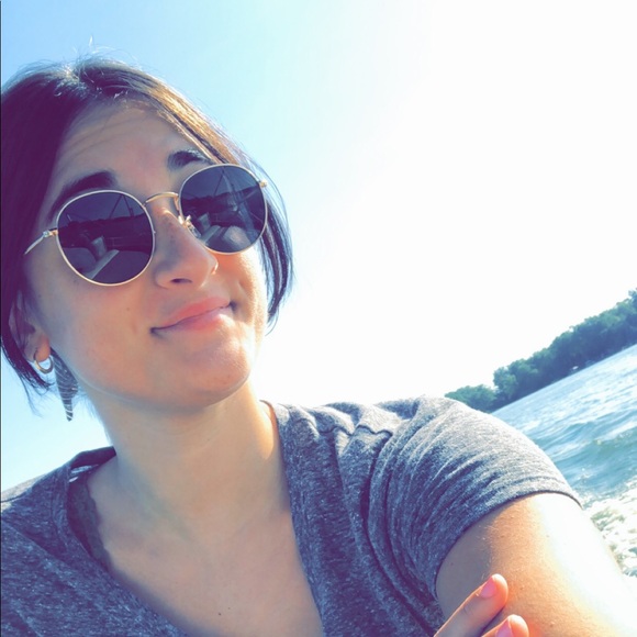 Profile Picture of Samantha Strupek (@sstrupek) on Poshmark